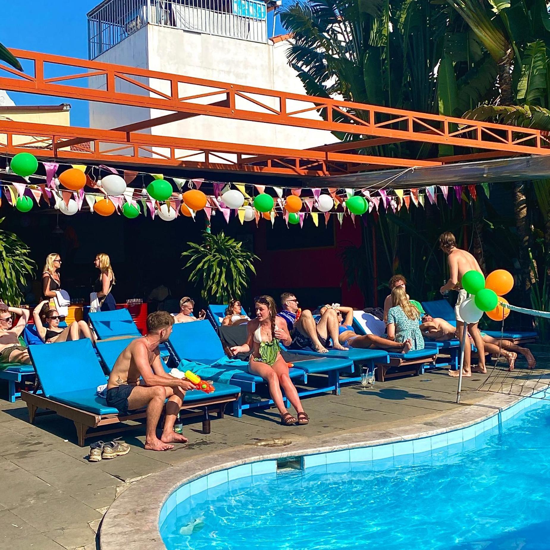 Bed Station Hostel & Pool Bar Hoi An " Former Sunflower" Bagian luar foto