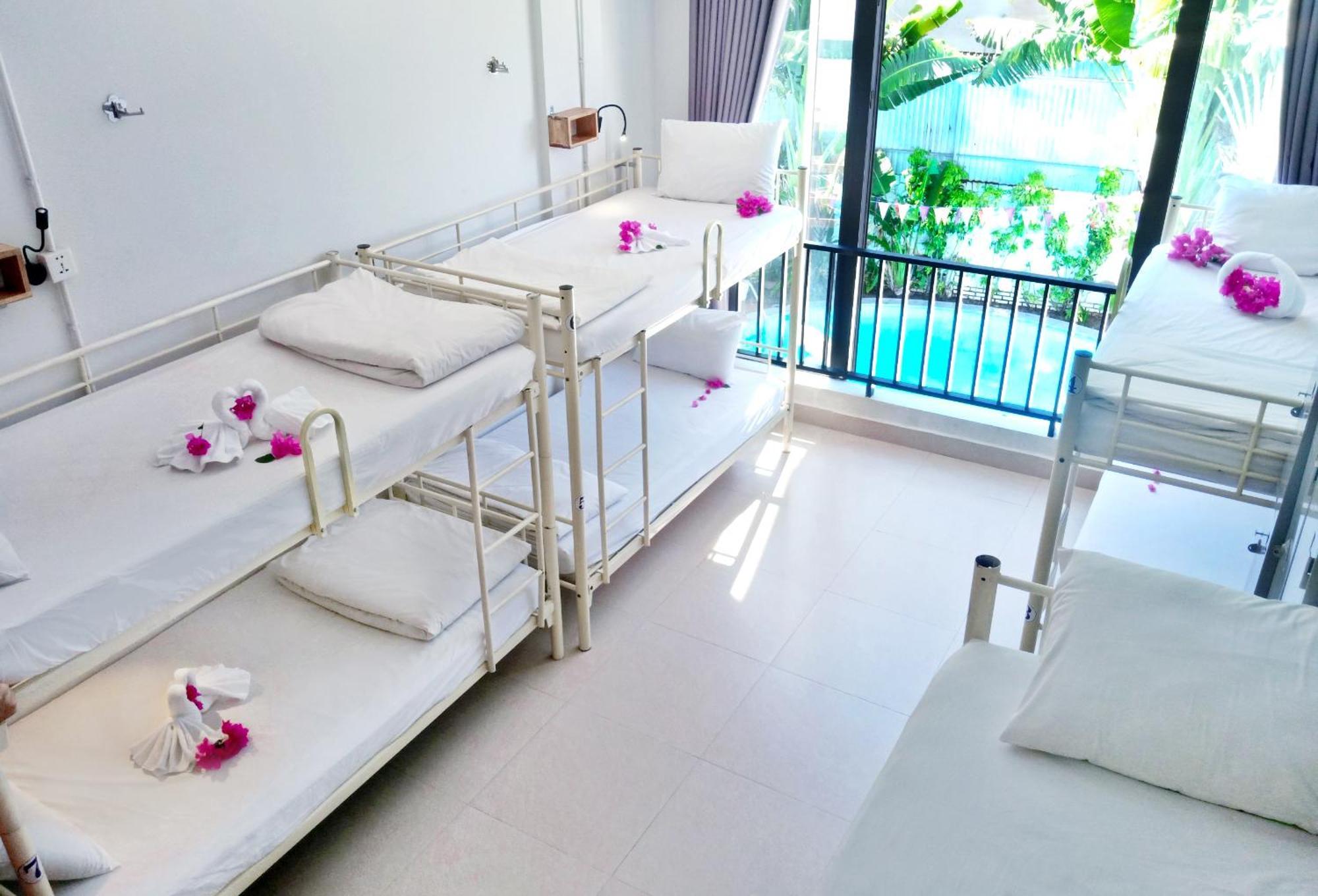 Bed Station Hostel & Pool Bar Hoi An " Former Sunflower" Bagian luar foto