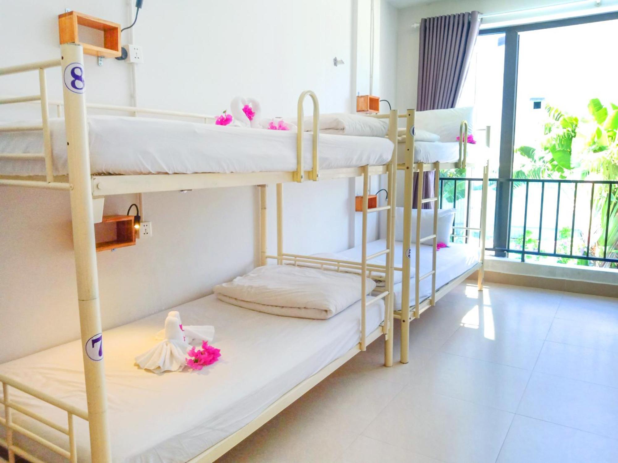 Bed Station Hostel & Pool Bar Hoi An " Former Sunflower" Bagian luar foto