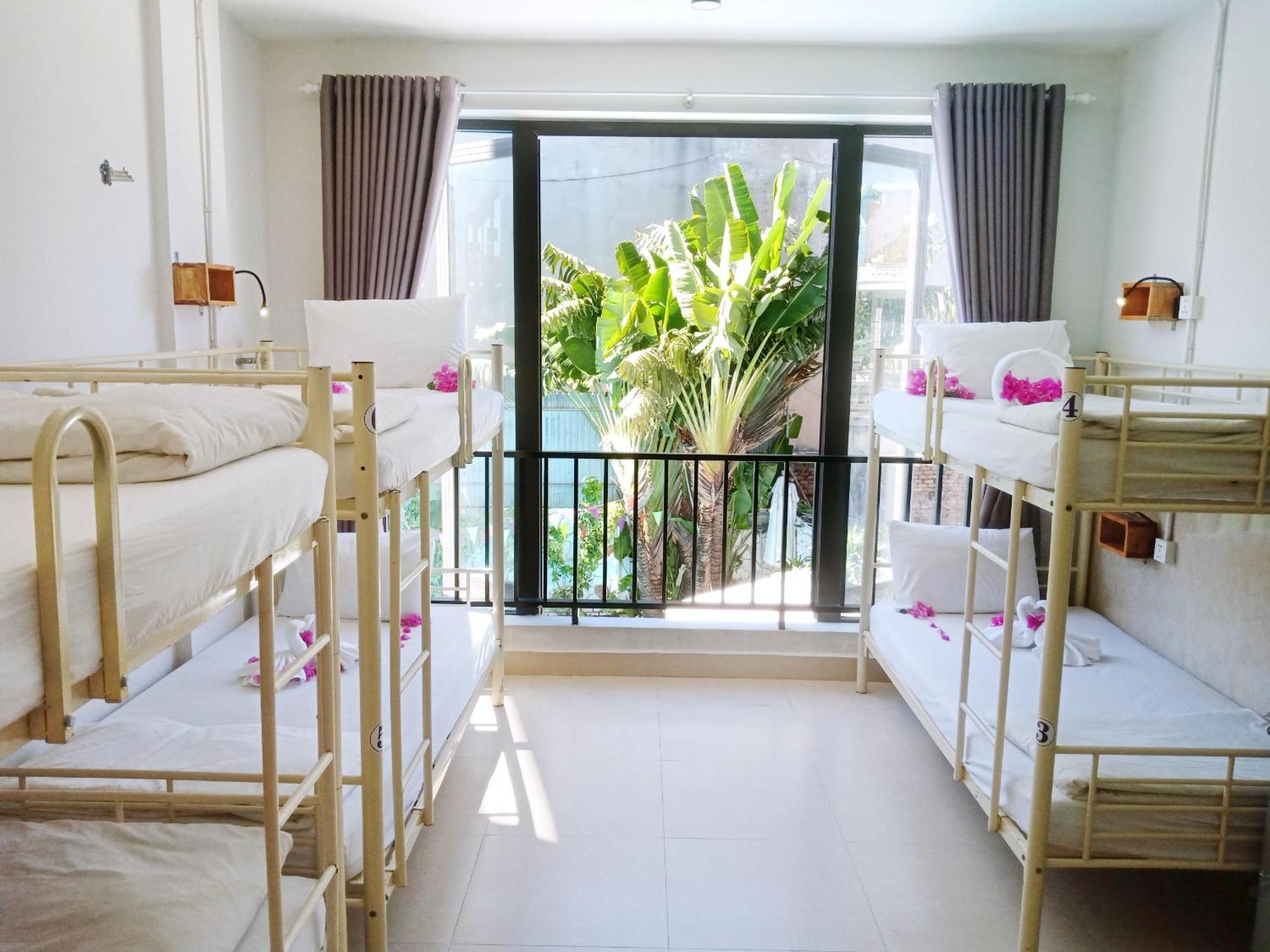 Bed Station Hostel & Pool Bar Hoi An " Former Sunflower" Bagian luar foto