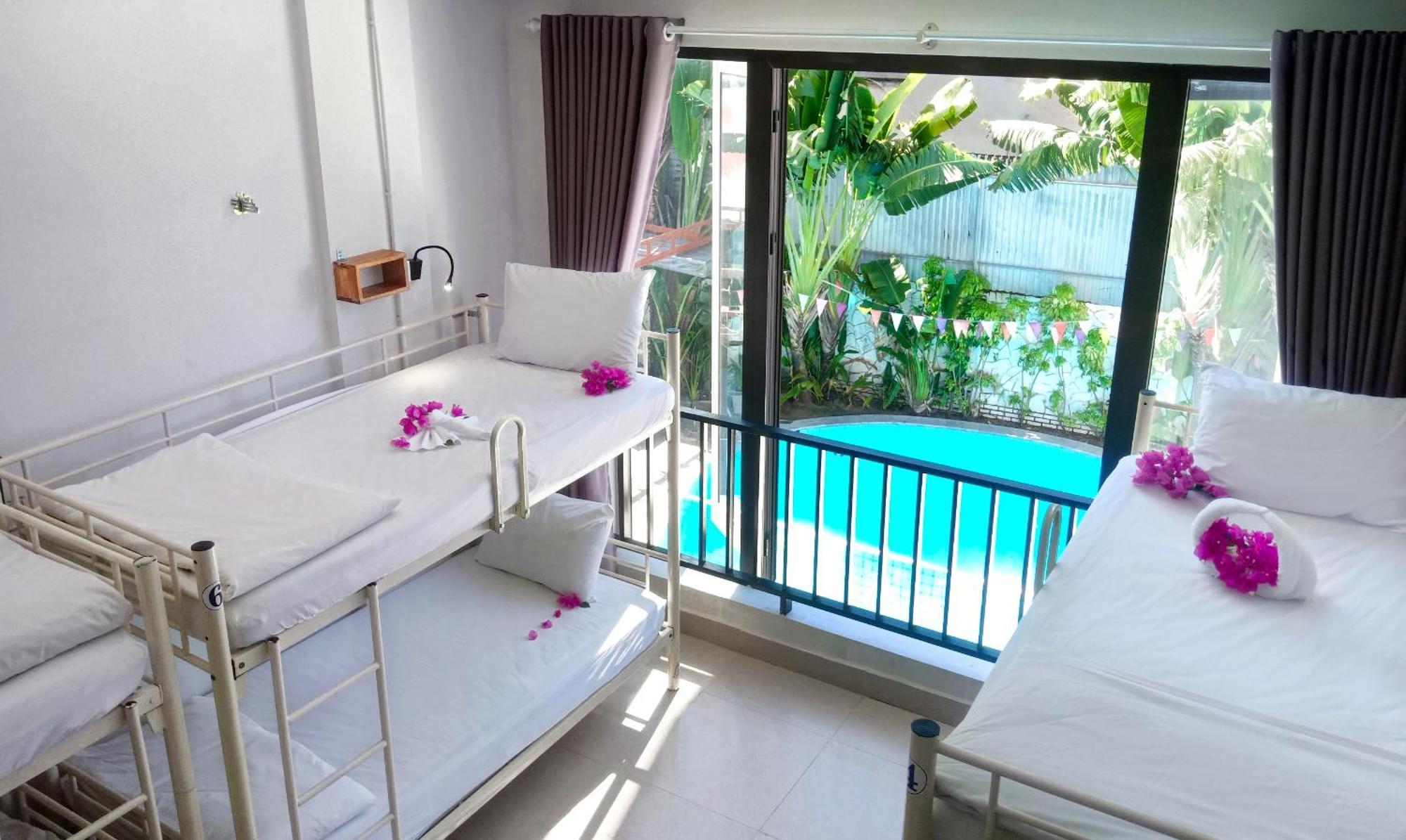 Bed Station Hostel & Pool Bar Hoi An " Former Sunflower" Bagian luar foto