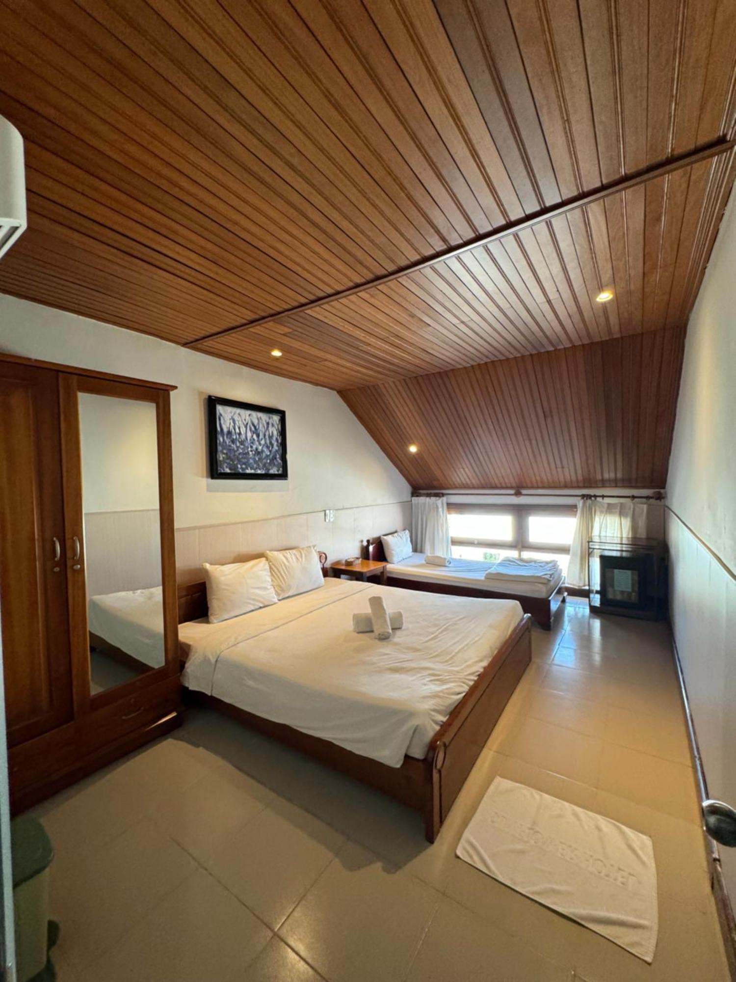 Bed Station Hostel & Pool Bar Hoi An " Former Sunflower" Bagian luar foto