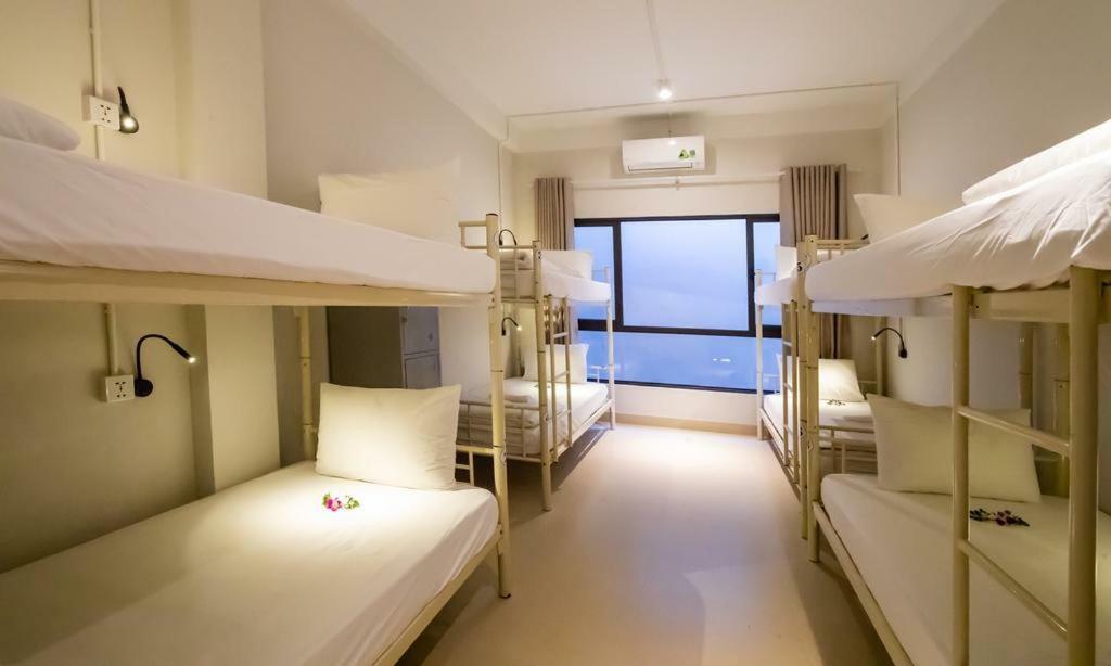 Bed Station Hostel & Pool Bar Hoi An " Former Sunflower" Bagian luar foto