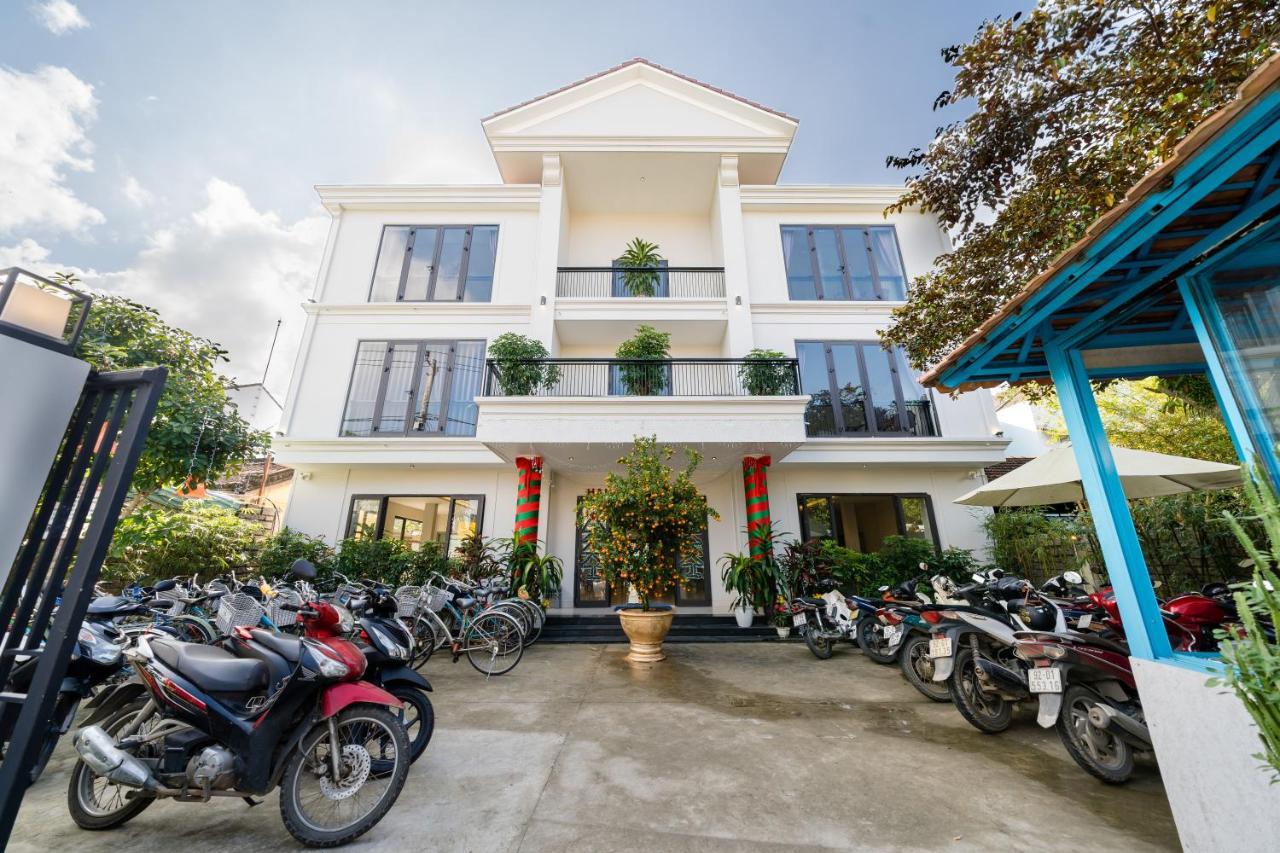 Bed Station Hostel & Pool Bar Hoi An " Former Sunflower" Bagian luar foto