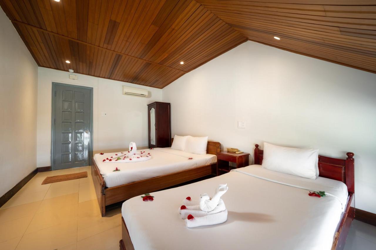 Bed Station Hostel & Pool Bar Hoi An " Former Sunflower" Bagian luar foto