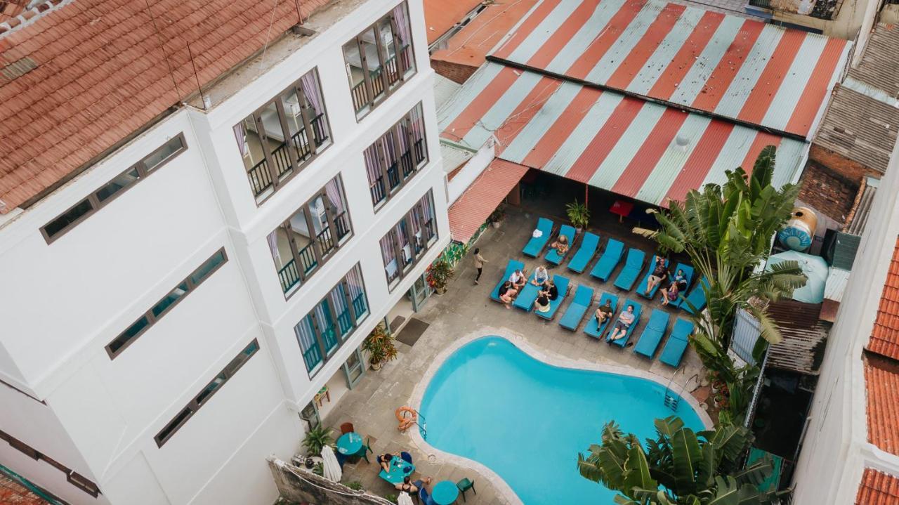 Bed Station Hostel & Pool Bar Hoi An " Former Sunflower" Bagian luar foto